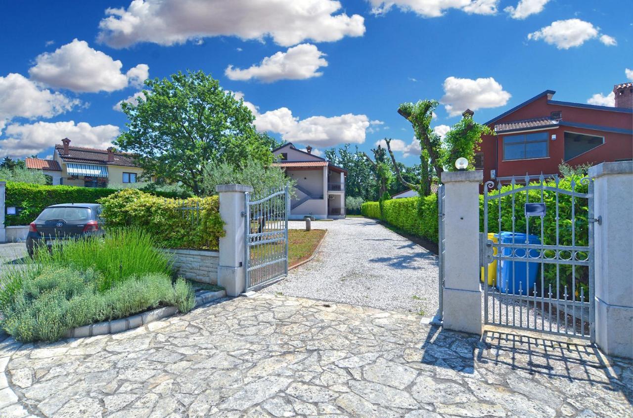 Apartments Marija 1089 波雷奇 外观 照片